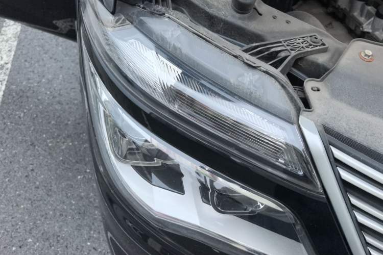 Used FORTHING Lingzhi 2022 M5L 2.0L Utility Model 7 Seats Right Front Headlight