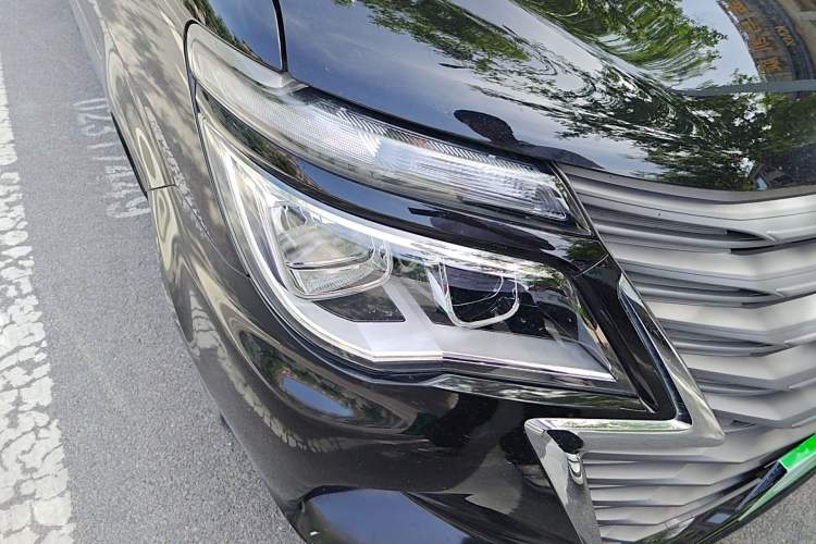 Used FORTHING Lingzhi 2022 Entry-Level M5L 1.6L Comfort Version 7 Seats Right Front Headlight
