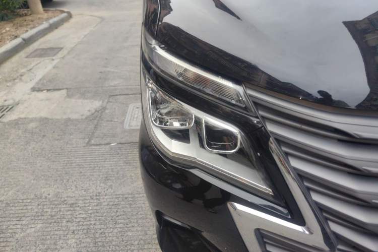 Used FORTHING Lingzhi 2022 M5L 1.6L Utility Model 7 Seats Right Front Headlight