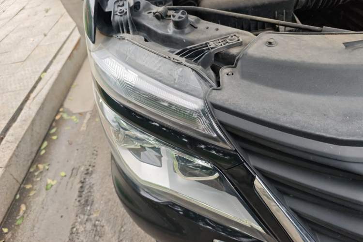 Used FORTHING Lingzhi 2022 Striving Version M5L 1.6L Luxury 7-Seater Right Front Headlight