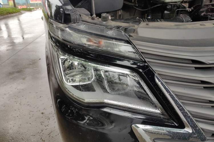 Used FORTHING Lingzhi 2022 Striving Version M5L 1.6L Base Model 9-Seater Right Front Headlight