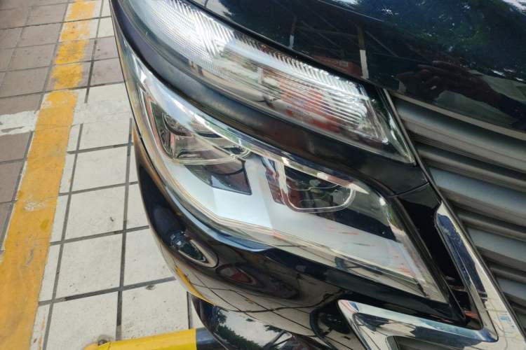 Used FORTHING Lingzhi 2022 Striving Version M5L 1.6L Base Model 7 Seats Right Front Headlight
