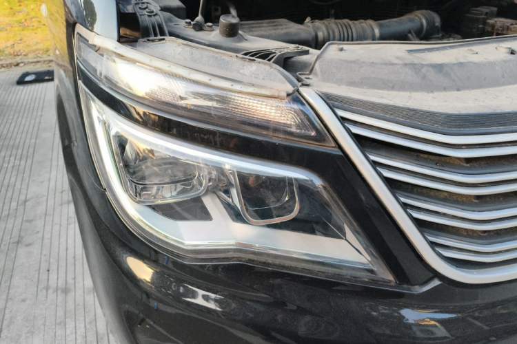 Used FORTHING Lingzhi 2022 M5 1.6L Practical 7-Seater Right Front Headlight