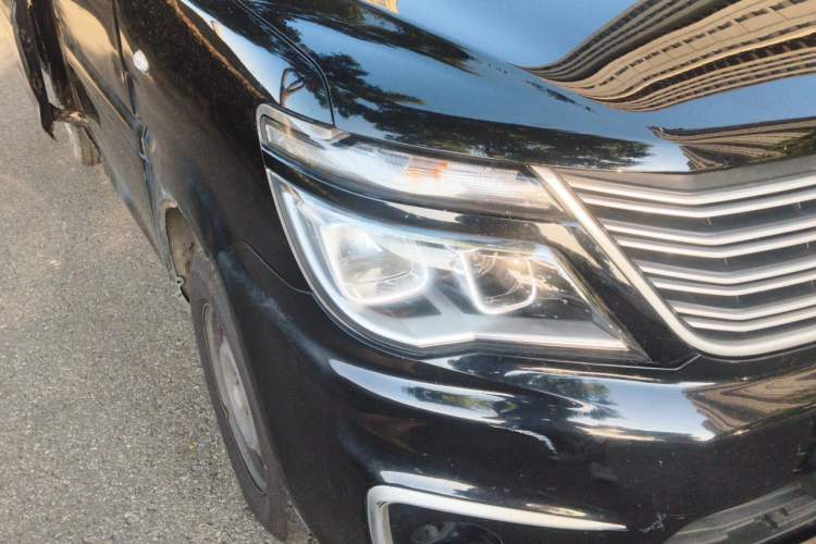 Used FORTHING Lingzhi 2022 M5 1.6L Practical Model 5 Seats Right Front Headlight