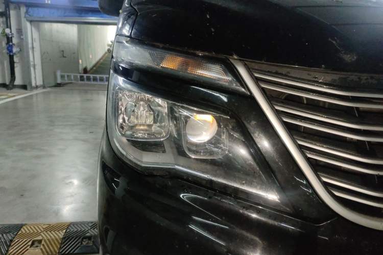 Used FORTHING Lingzhi 2022 M5L 1.6L Utility Model 7 Seats Right Front Headlight