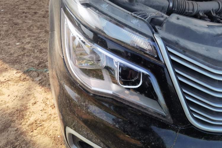 Used FORTHING Lingzhi 2022 M5 1.6L Practical 7-Seater Right Front Headlight