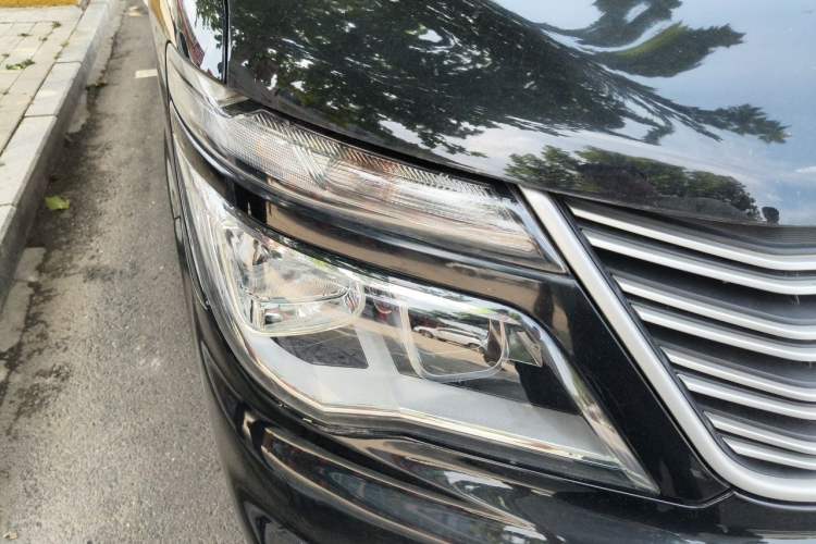 Used FORTHING Lingzhi 2022 M5 1.6L Practical 7-Seater Right Front Headlight