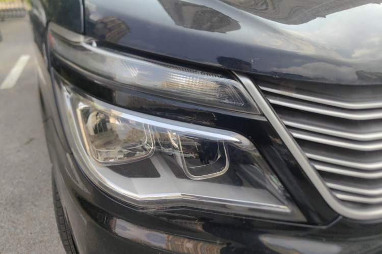 Used FORTHING Lingzhi 2022 M5 1.6L Practical Model 5 Seats Right Front Headlight