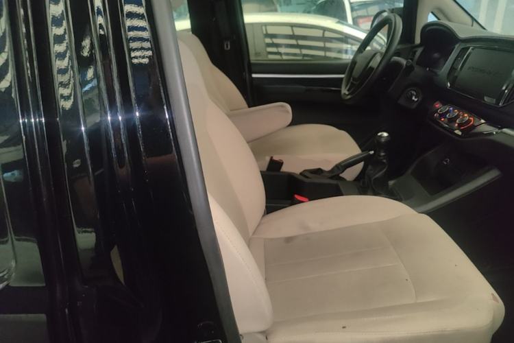 Used FORTHING Lingzhi 2022 M5 1.6L Practical Model 5 Seats Right Front Seat