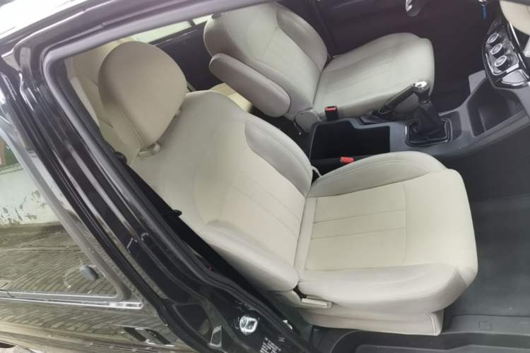 Used FORTHING Lingzhi 2022 M5L 1.6L Utility Model 7 Seats Right Front Seat