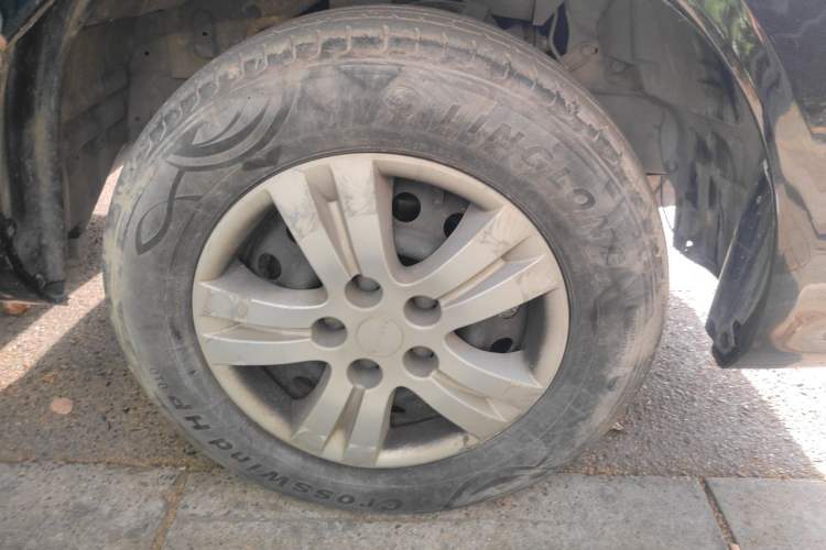 Used FORTHING Lingzhi 2022 M5L 1.6L Utility Model 7 Seats Right Front Wheel Hub