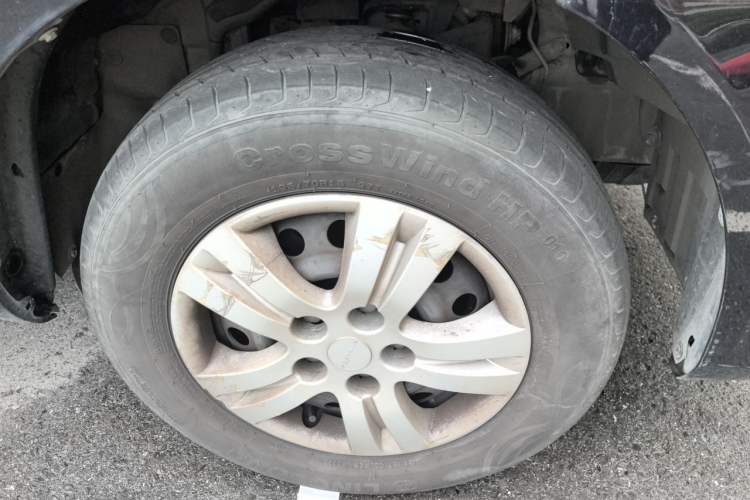 Used FORTHING Lingzhi 2022 M5L 2.0L Utility Model 7 Seats Right Front Wheel Hub