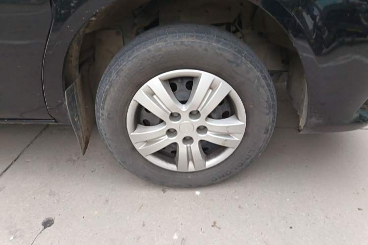 Used FORTHING Lingzhi 2022 Entry-Level M5L 2.0L Basic Version 7 Seats Right Front Wheel Hub
