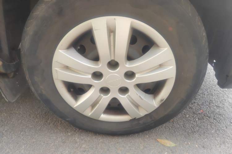 Used FORTHING Lingzhi 2022 M5L 1.6L Utility Model 7 Seats Right Front Wheel Hub