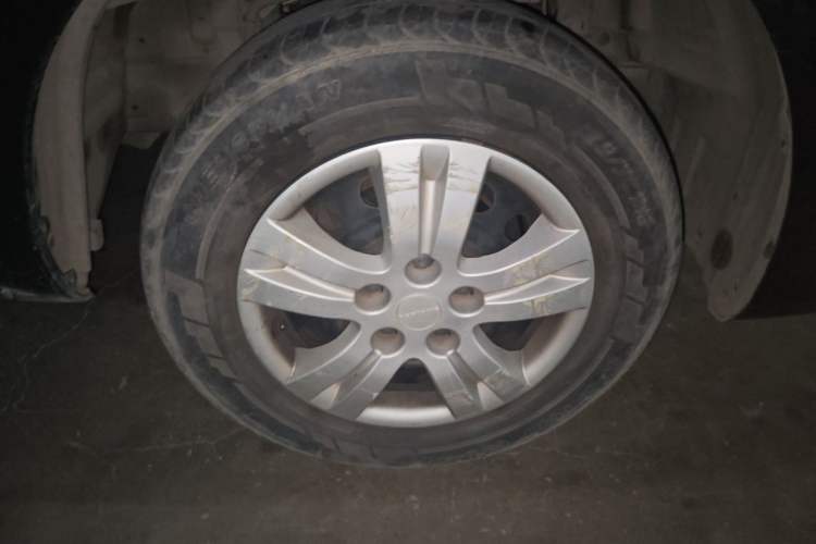 Used FORTHING Lingzhi 2022 M5L 1.6L Utility Model 7 Seats Right Front Wheel Hub