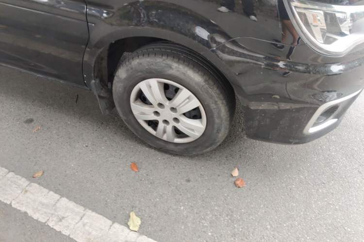 Used FORTHING Lingzhi 2022 M5 1.6L Practical Model 5 Seats Right Front Wheel Hub