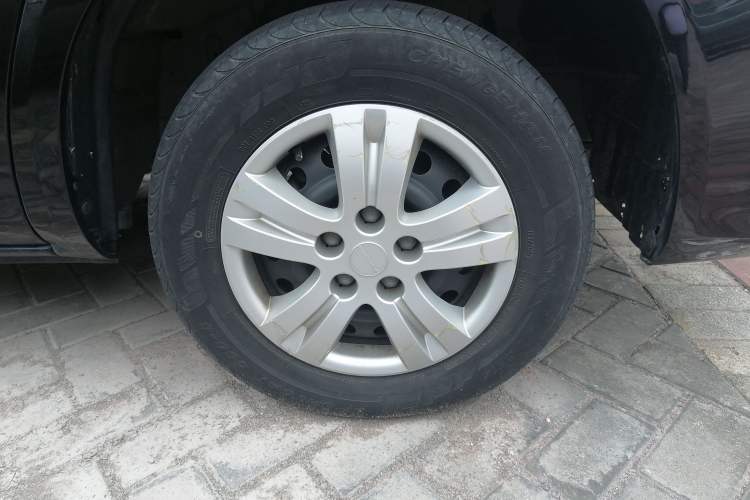 Used FORTHING Lingzhi 2022 M5 1.6L Practical 7-Seater Right Front Wheel Hub