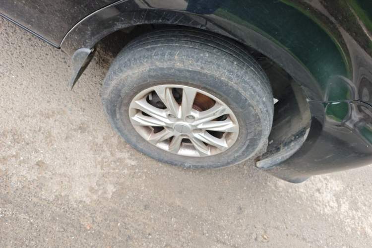 Used FORTHING Lingzhi 2022 Striving Version M5L 1.6L Luxury 7-Seater Right Front Wheel Hub