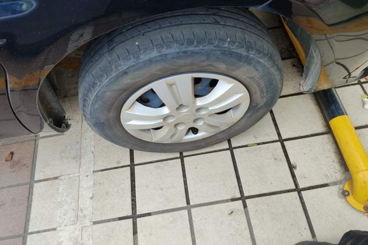 Used FORTHING Lingzhi 2022 Striving Version M5L 1.6L Base Model 7 Seats Right Front Wheel Hub