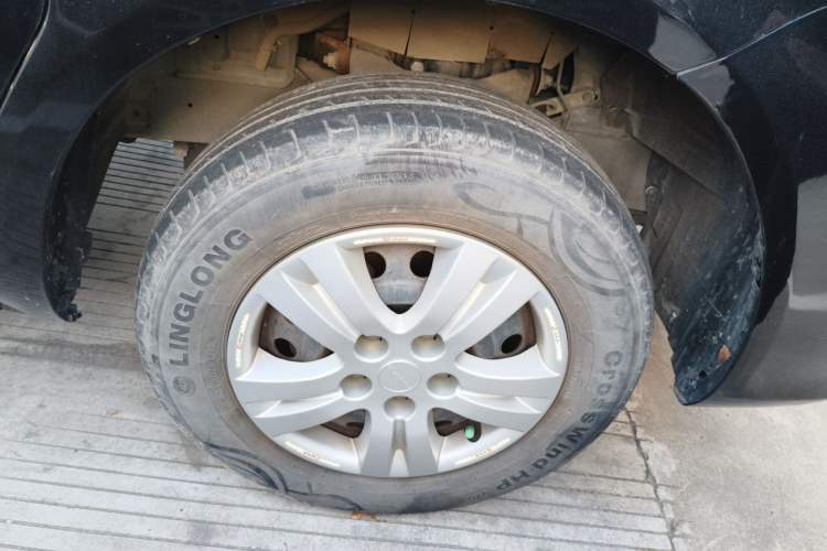Used FORTHING Lingzhi 2022 M5 1.6L Practical 7-Seater Right Front Wheel Hub