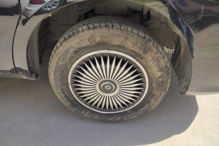 Used FORTHING Lingzhi 2022 M5L 1.6L Utility Model 7 Seats Right Front Wheel Hub