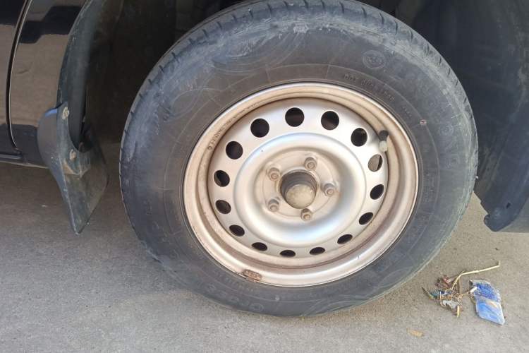 Used FORTHING Lingzhi 2022 V3 1.6L Base Model 2 Seats Right Front Wheel Hub