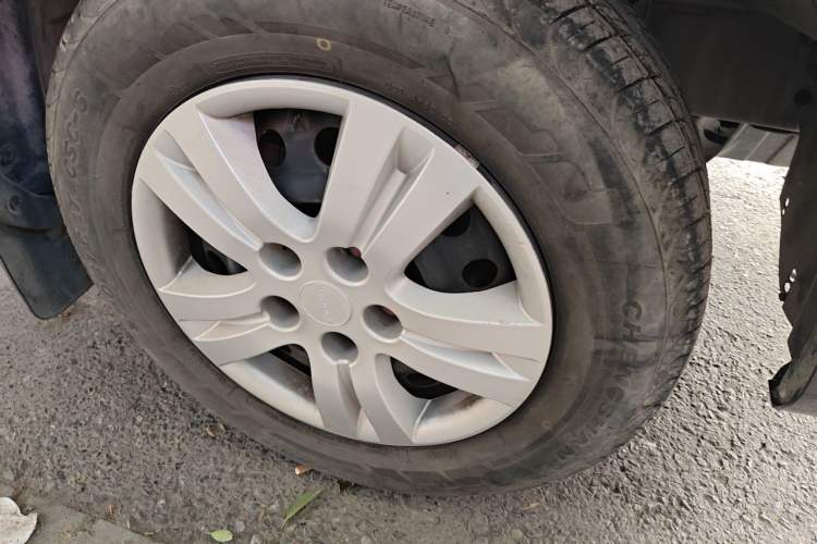 Used FORTHING Lingzhi 2022 M5 1.6L Practical 7-Seater Right Front Wheel Hub