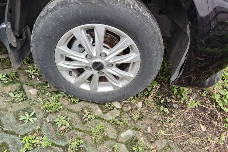 Used FORTHING Lingzhi 2022 Striving Version M5L 1.6L Luxury 7-Seater Right Front Wheel Hub