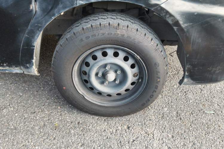 Used FORTHING Lingzhi 2022 M5 1.6L Practical Model 5 Seats Right Front Wheel Hub