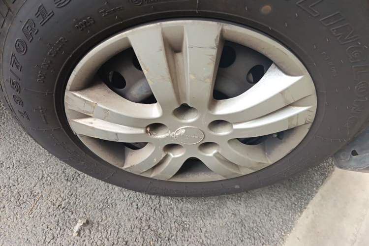 Used FORTHING Lingzhi 2022 M5L 1.6L Utility Model 7 Seats Right Front Wheel Hub