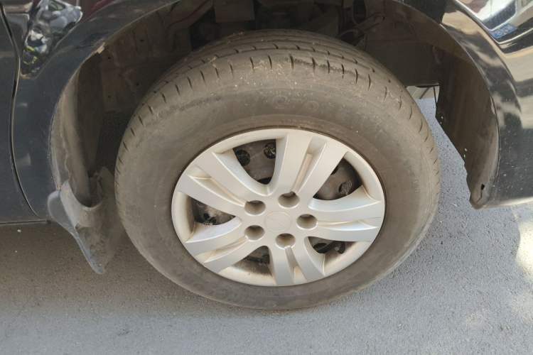 Used FORTHING Lingzhi 2022 M5L 1.6L Utility Model 7 Seats Right Front Wheel Hub