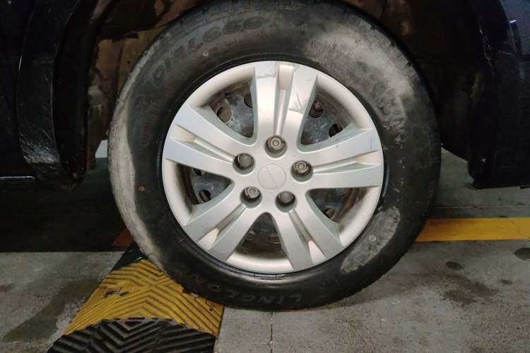 Used FORTHING Lingzhi 2022 M5L 1.6L Utility Model 7 Seats Right Front Wheel Hub