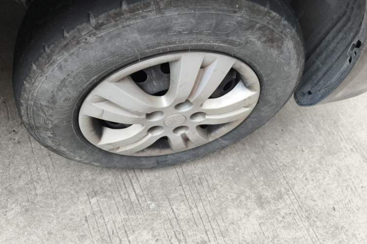 Used FORTHING Lingzhi 2022 M5L 1.6L Utility Model 7 Seats Right Front Wheel Hub
