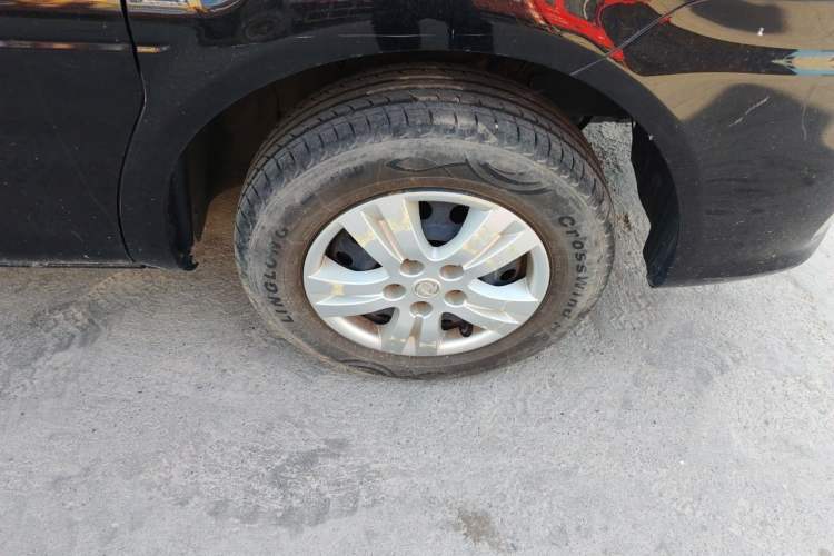 Used FORTHING Lingzhi 2022 Striving Version M5L 1.6L Base Model 7 Seats Right Front Wheel Hub