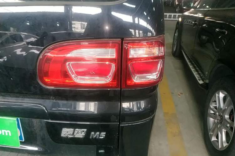 Used FORTHING Lingzhi 2022 M5 1.6L Practical Model 5 Seats Right Rear Taillight