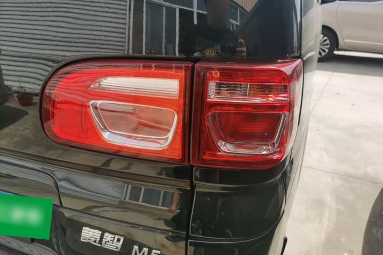 Used FORTHING Lingzhi 2022 M5 1.6L Practical Model 5 Seats Right Rear Taillight