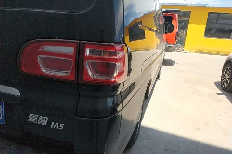 Used FORTHING Lingzhi 2022 Striving Version M5L 1.6L Luxury 7-Seater Right Rear Taillight