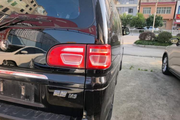 Used FORTHING Lingzhi 2022 Entry-Level M5 1.6L Luxury Version 7 Seats Right Rear Taillight