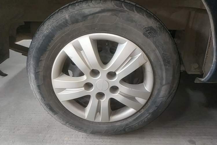 Used FORTHING Lingzhi 2022 M5 1.6L Practical Model 5 Seats Right Rear Wheel Hub