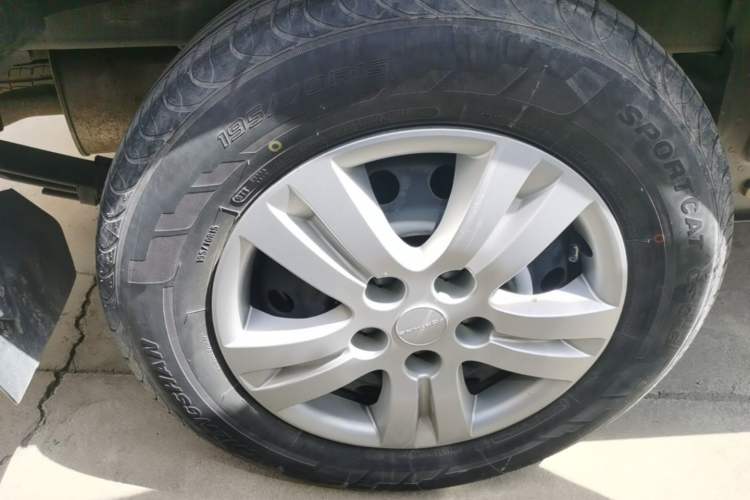 Used FORTHING Lingzhi 2022 M5 1.6L Practical Model 5 Seats Right Rear Wheel Hub