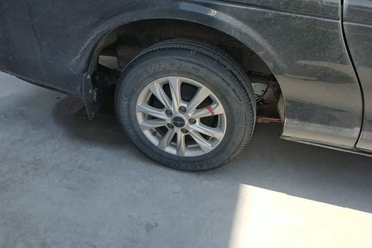 Used FORTHING Lingzhi 2022 Striving Version M5L 1.6L Luxury 7-Seater Right Rear Wheel Hub