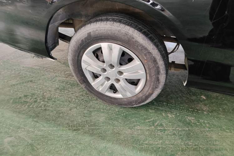 Used FORTHING Lingzhi 2022 M5L 1.6L Utility Model 7 Seats Right Rear Wheel Hub