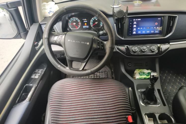 Used FORTHING Lingzhi 2022 Striving Version M5L 2.0L Luxury 7-Seater Steering Wheel