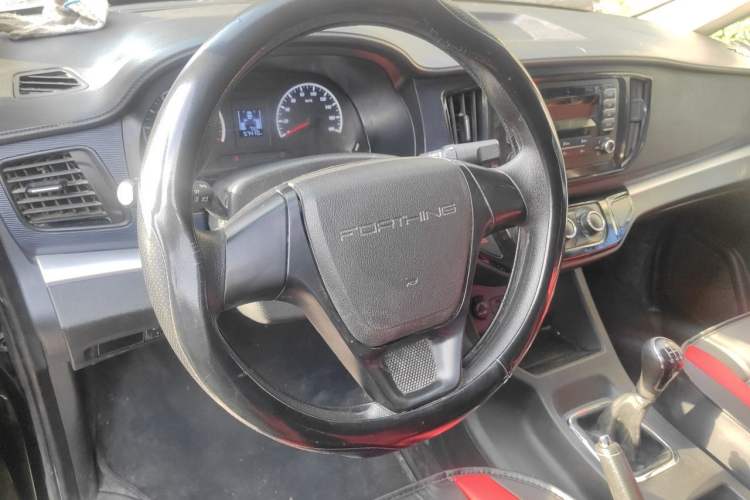 Used FORTHING Lingzhi 2022 M5L 1.6L Utility Model 7 Seats Steering Wheel