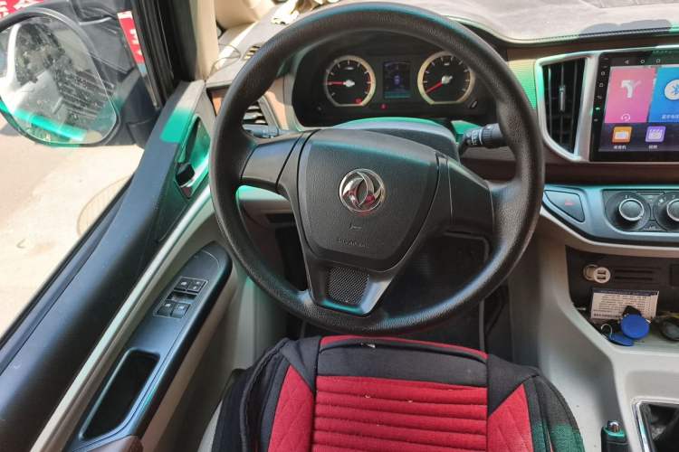 Used FORTHING Lingzhi 2022 Striving Version M5L 1.6L Base Model 7 Seats Steering Wheel