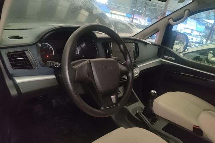 Used FORTHING Lingzhi 2022 M5 1.6L Practical Model 5 Seats Steering Wheel