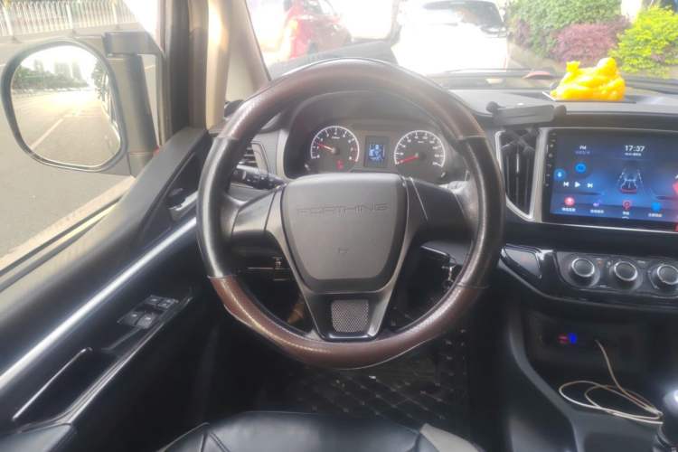 Used FORTHING Lingzhi 2022 M5L 1.6L Utility Model 7 Seats Steering Wheel