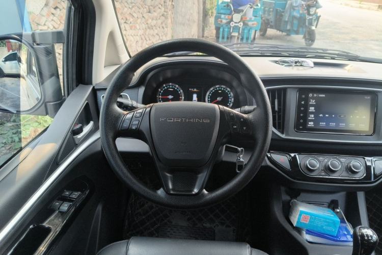 Used FORTHING Lingzhi 2022 Striving Version M5L 1.6L Luxury 7-Seater Steering Wheel