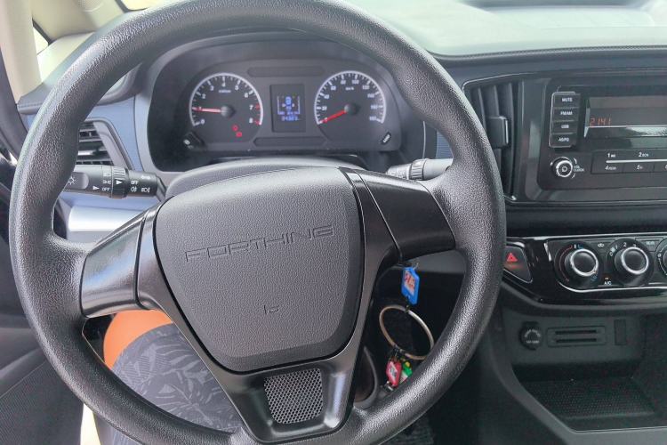 Used FORTHING Lingzhi 2022 M5L 1.6L Utility Model 7 Seats Steering Wheel