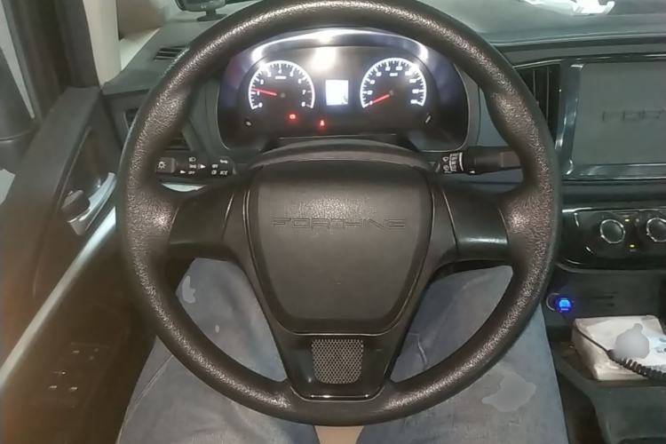 Used FORTHING Lingzhi 2022 M5 1.6L Practical Model 5 Seats Steering Wheel